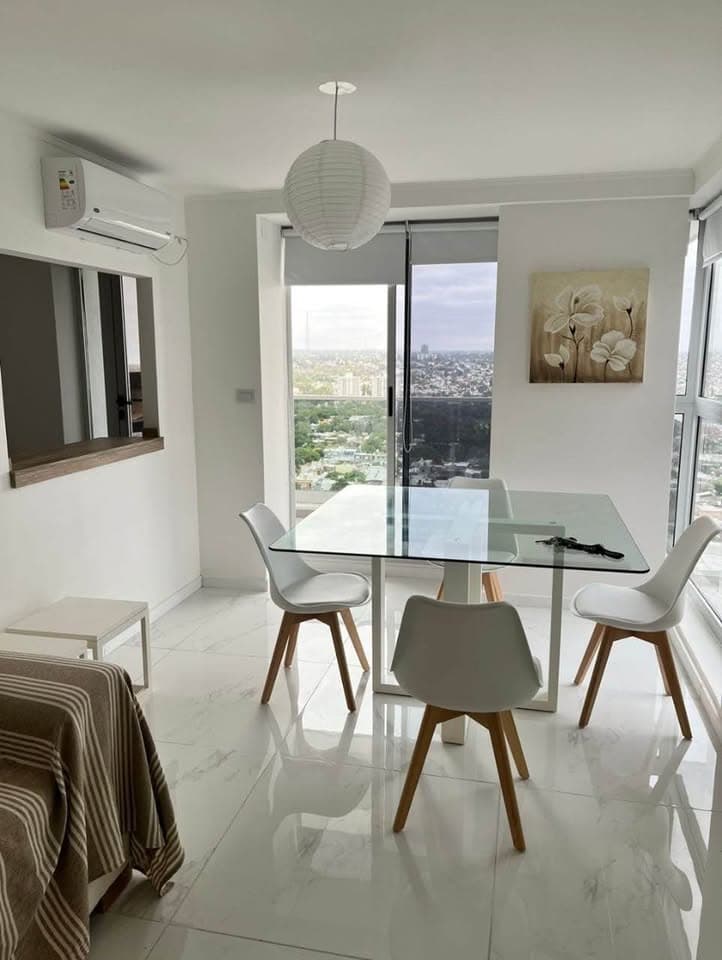 Departamento de 2 dormitorios en La Diva, piso alto con vista a Av. Colón, foto 2