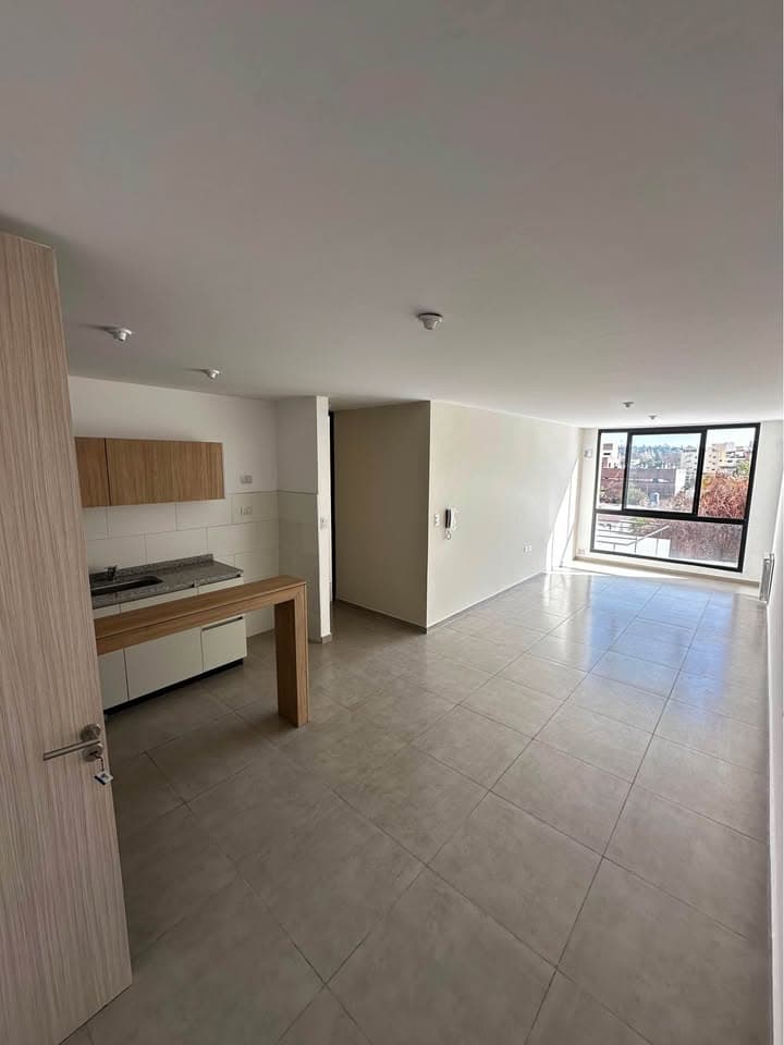 Departamento de 1 dormitorio sobre Av. Libertad con pileta y SUM