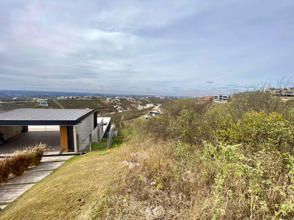 Lote de 1.400 m² en Country La Deseada, con vista a Córdoba