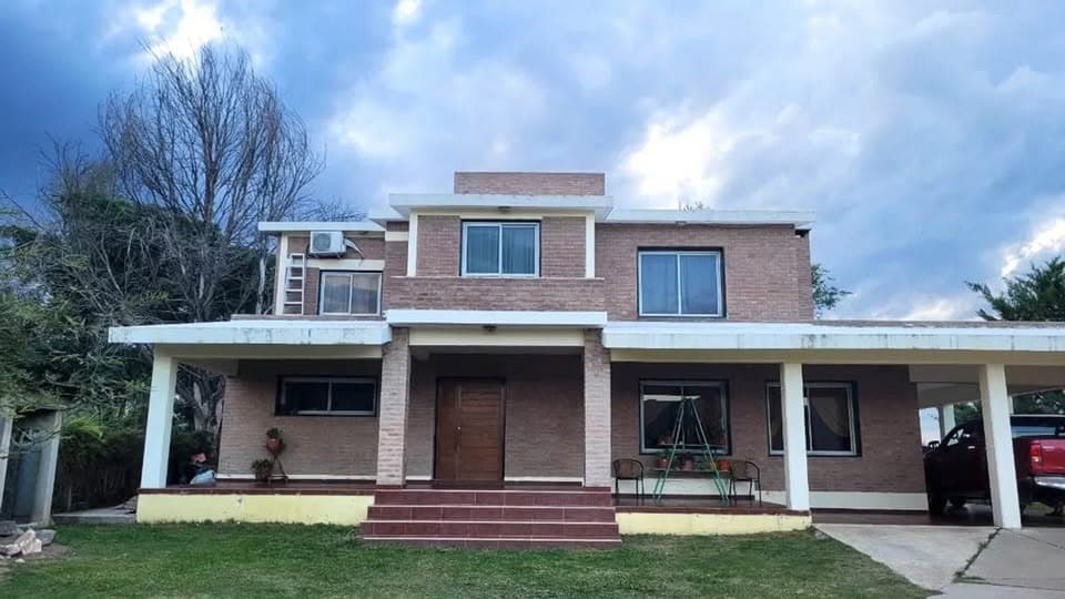 Casa de 4 dormitorios en Villa Mirador del Lago, con pileta y vista a las sierras, foto 1