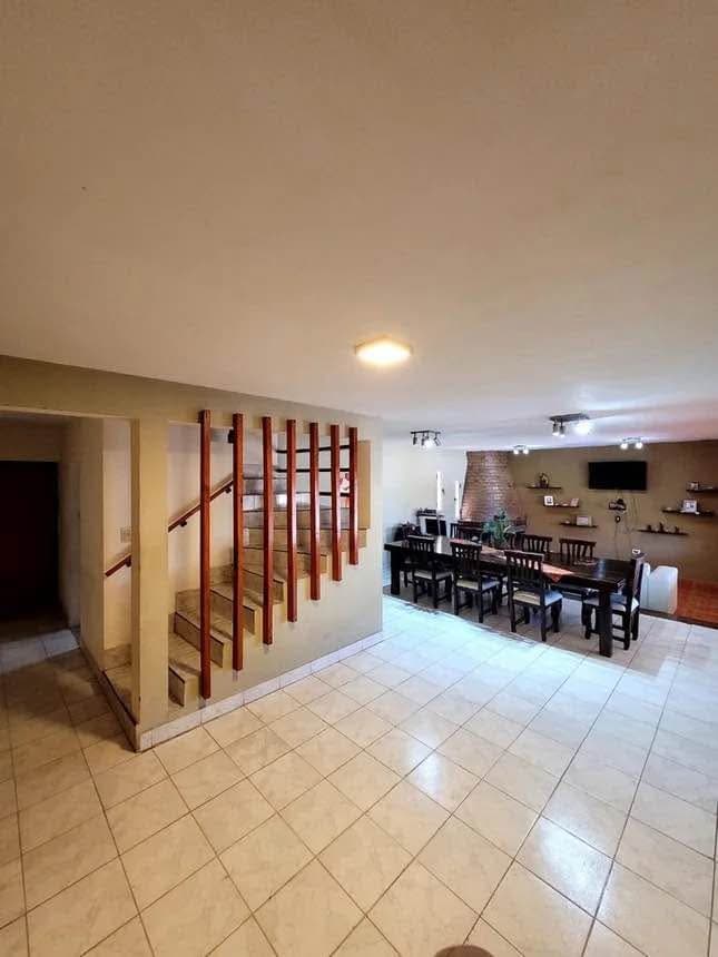 Casa de 4 dormitorios en Villa Mirador del Lago, con pileta y vista a las sierras, foto 2