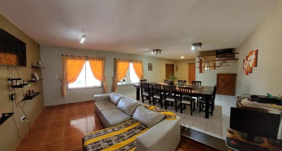 Casa de 4 dormitorios en Villa Mirador del Lago, con pileta y vista a las sierras, foto 3