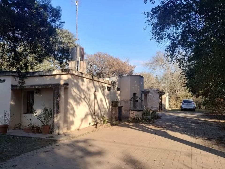 Casa quinta en Villa Esquiú sobre 1,6 hectáreas